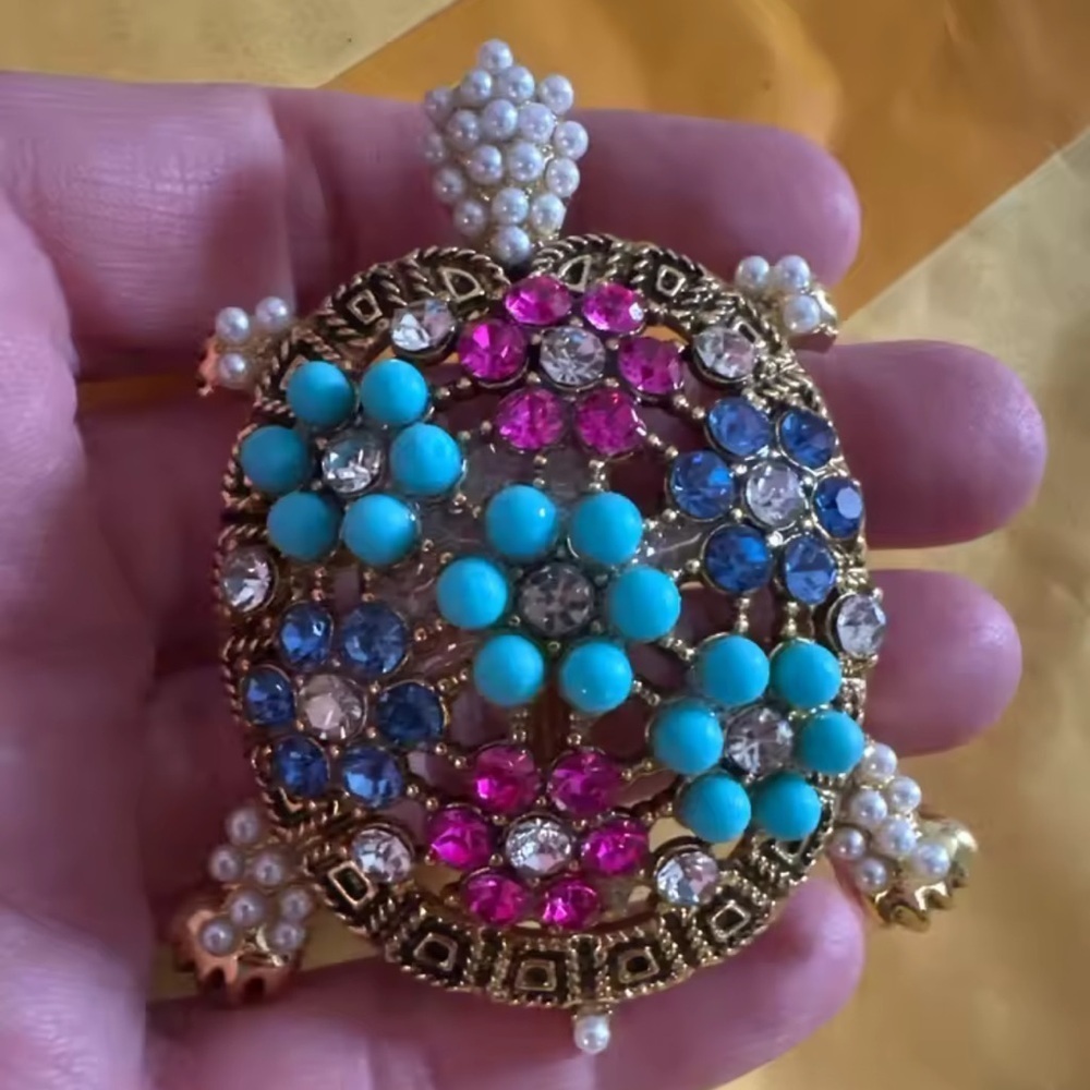 Whimsical Turtle Sparkling Multicolor Crystal Statement Brooch - Picture 5 of 8